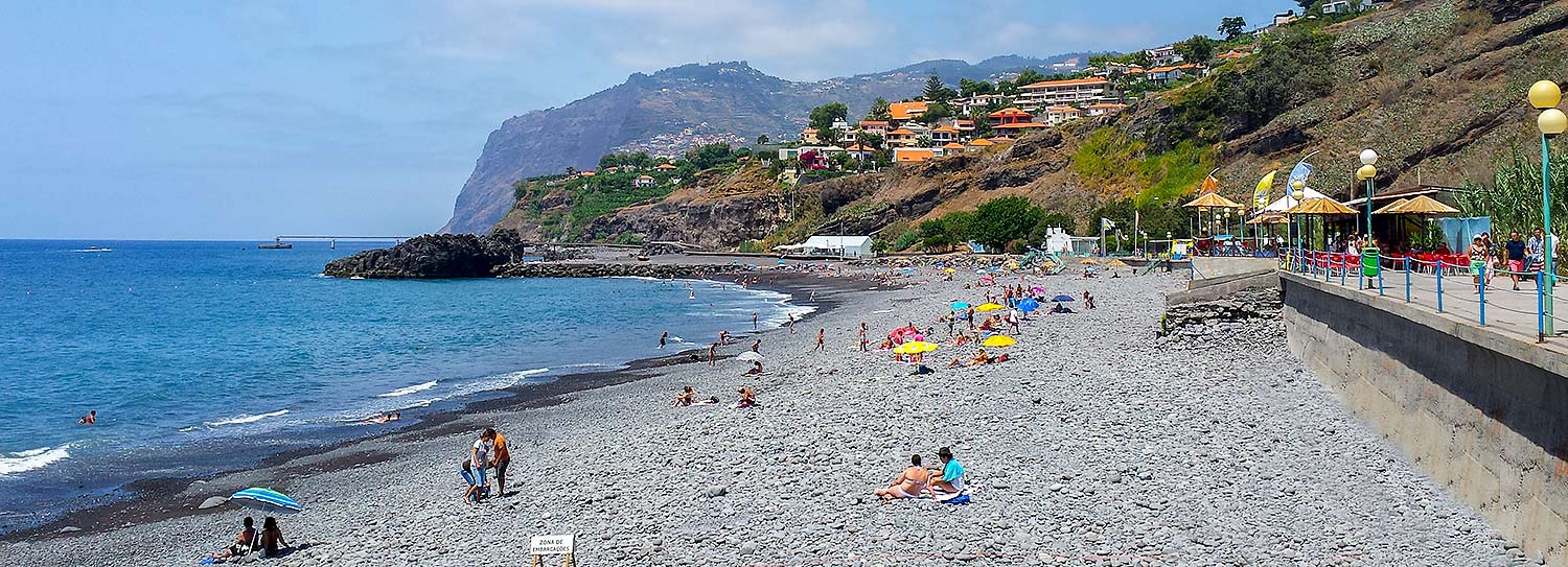 Praia formosa, the large pebbled beach between Funchal and Câmara de Lobos. Photo: https://www.madeira-web.com/en/